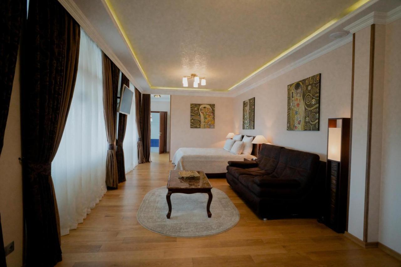 Leon Boutique Hotel ซุคุม ภายนอก รูปภาพ