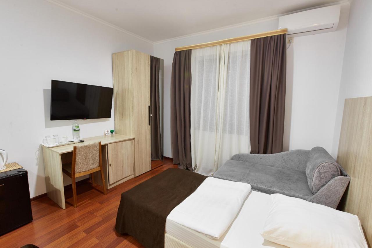 Leon Boutique Hotel ซุคุม ภายนอก รูปภาพ