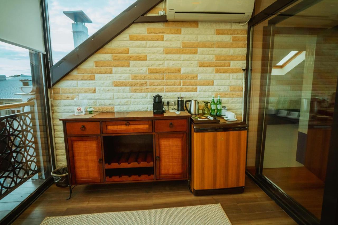 Leon Boutique Hotel ซุคุม ภายนอก รูปภาพ