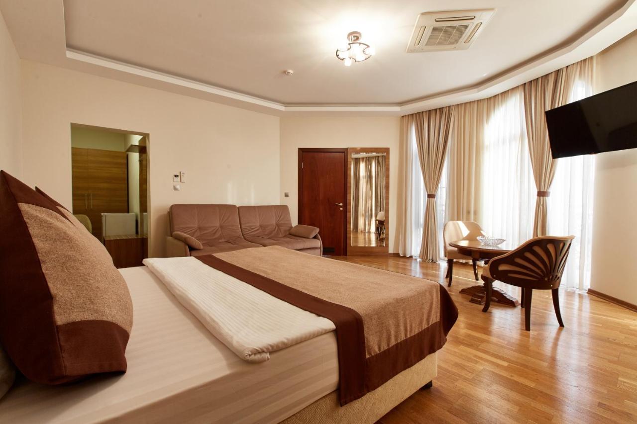 Leon Boutique Hotel ซุคุม ภายนอก รูปภาพ