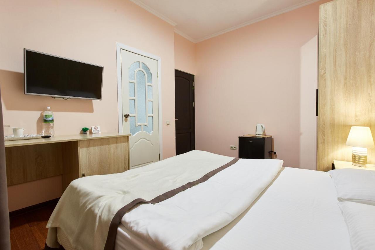 Leon Boutique Hotel ซุคุม ภายนอก รูปภาพ