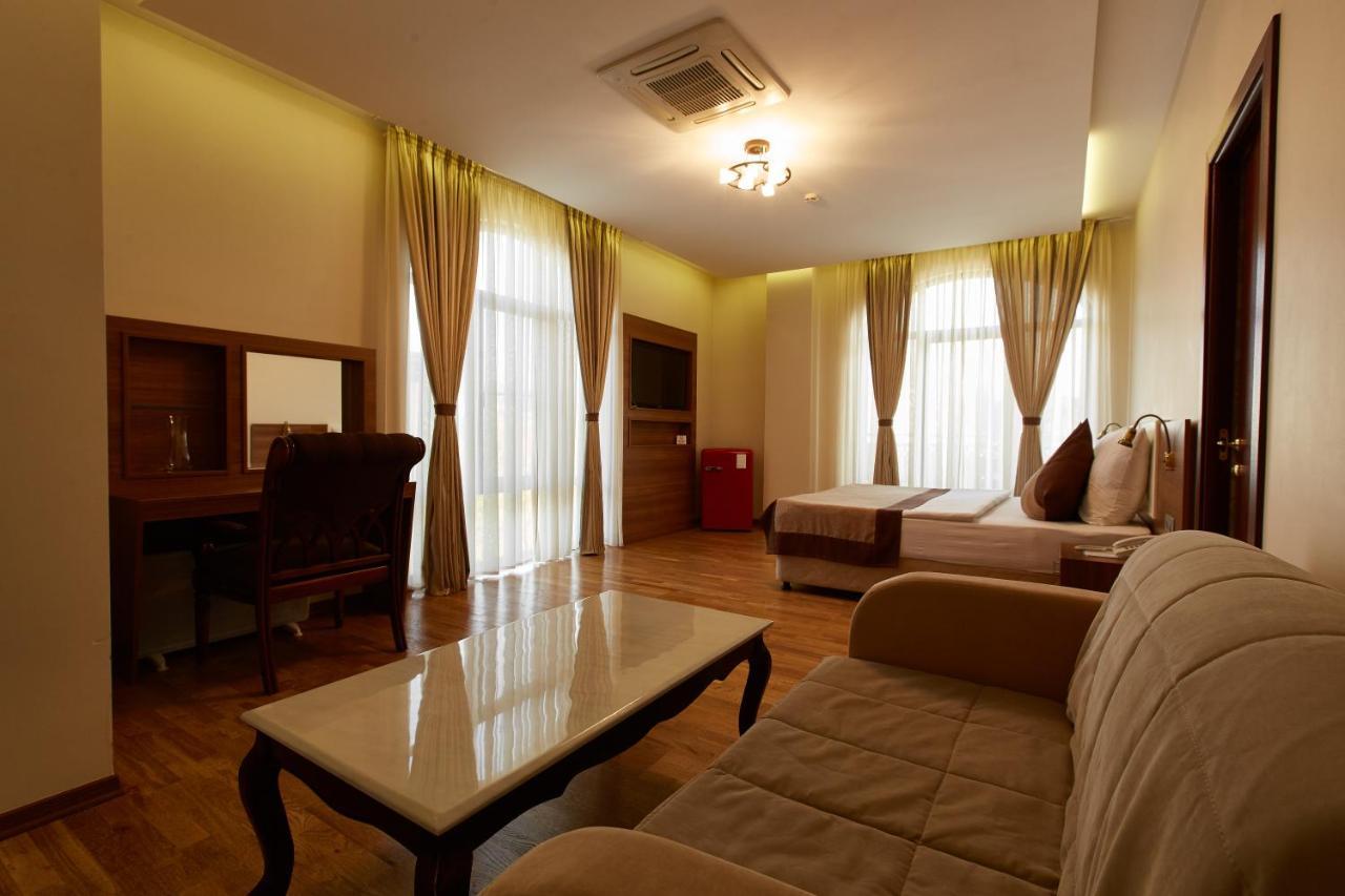 Leon Boutique Hotel ซุคุม ภายนอก รูปภาพ